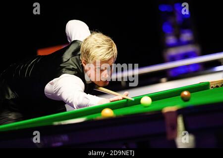 MILTON KEYNES, UNITED KINGDOM. 06th Nov, 2020. Neil Robertson in action during Day 1 Semi-Finals of 2020 888Sport Champion of Champions Snooker at Marshall Arena on Friday, November 06, 2020 in MILTON KEYNES, ENGLAND. Credit: Taka G Wu/Alamy Live News Stock Photo
