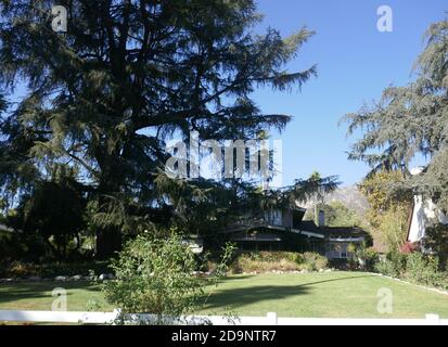 Altadena, California, USA 4th November 2020 A general view of atmosphere of Poltergeist 2 House Movie Filming Location at 1589 Homewood Drive on November 4, 2020 in Altadena, California, USA. Photo by Barry King/Alamy Stock Photo Stock Photo