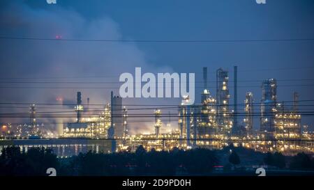 Germany, Saxony-Anhalt, Leuna, Total Refinery Central Germany, dusk, Leuna chemical site Stock Photo