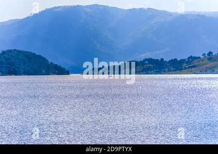 Sunlight reflecting off water waves to cause sun glitter at Umiam lake, also known as Barapani lake, on the outskirts of Shillong, Meghalaya, India. Stock Photo