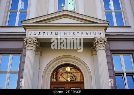 Exterior close-up view of the Ministry of Justice in Düsseldorf at daytime. Düsseldorf is the state capital of Northrhine-Westphalia. Stock Photo