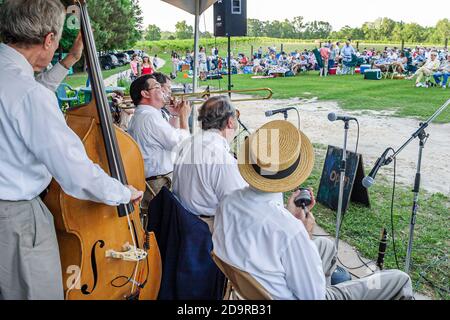 Louisiana Northshore,Mandeville Pontchartrain Vineyards,Jazz'n the Vines Outdoor Concert Series,audience musicians play playing entertain entertaining Stock Photo