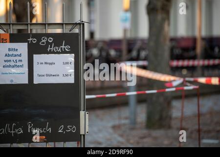 Nuremberg, Germany. 07th Nov, 2020. 'To go - Today' is written on a sign at the entrance of a beer garden, which is closed for guests. A partial lockdown has been in effect in Germany since the beginning of the week. Credit: Daniel Karmann/dpa/Alamy Live News Stock Photo