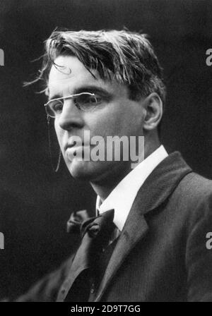 W B Yeats / WB Yeats. Portrait of the Irish poet, William Butler Yeats (1865-1939) by George Charles Beresford, 1911 Stock Photo