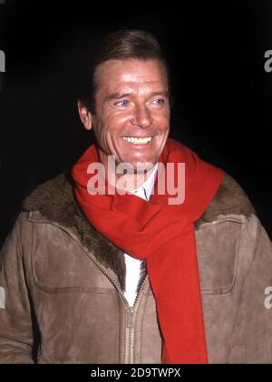 Roger Moore in London 1985 promoting the James Bond film A View To Kill Stock Photo