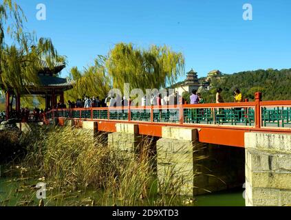 Beijing, China. 8th Nov, 2020. Tourists enjoy the early winter scenery at the Summer Palace in Beijing, capital of China, Nov. 8, 2020. Credit: Chen Jianli/Xinhua/Alamy Live News Stock Photo