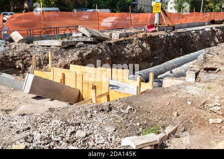 Samara, Russia - September 1, 2018: Replacement of heating pipes and modernization of the heating system. Construction works on large iron pipes at a Stock Photo