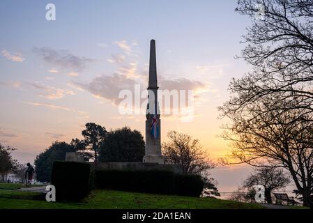 Sunrise on Remembrance Sunday 2020 at the Southend War Memorial, cenotaph and soldier statue Stock Photo