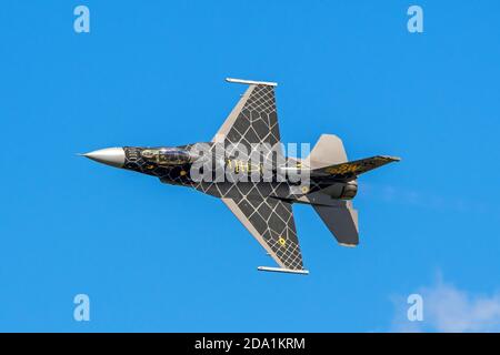 Sanford, Florida – October 31, 2020:  F-16 Fighting Falcon performance by the Air Combat Command F-16 Viper Demonstration Team at the Lockheed Martin Stock Photo