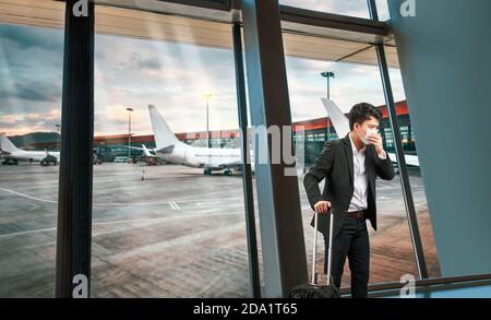 New normal lifestyle ,Business man travelling and wearing face mask protect coronavirus covid-19 Stock Photo