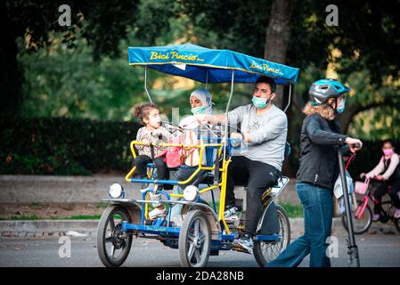 Rome, Italy. 08th Nov, 2020. New measure adopted in Rome due to the rise of new contagions of covid-19. Social distancing, masks are now mandatory even outside. Lazio with the new DPCM from the Italian government is declared yellow zone, referring to the level of alert New normal during an autumnal in Villa Borghese parks in the centre of Rome. (Photo by Andrea Principato/Pacific Press) Credit: Pacific Press Media Production Corp./Alamy Live News Stock Photo