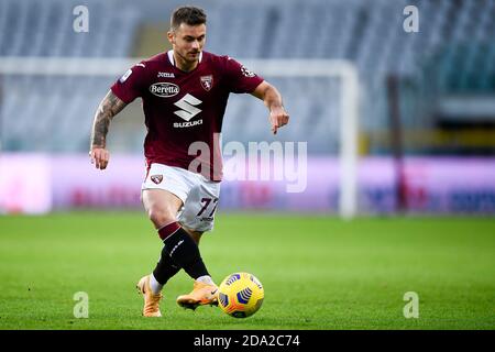 Turin, Italy. 08th Nov, 2020. TURIN, ITALY - November 08, 2020: Karol Linetty of Torino FC in action during the Serie A football match between Torino FC and FC Crotone. (Photo by Nicolò Campo/Sipa USA) Credit: Sipa USA/Alamy Live News Stock Photo