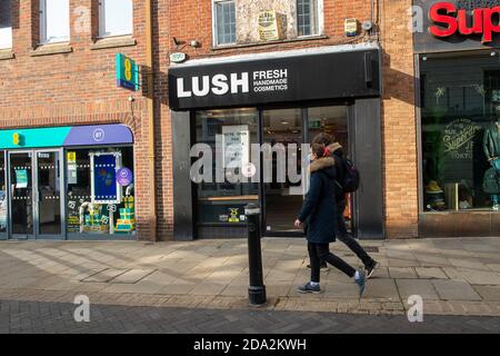 Windsor, Berkshire, UK. 7th November, 2020. Lush Cosmetics is temporarily closed during the lockdown. Windsor was much busier today on the third day of the new Covid-19 Coronavirus lockdown. A lot more shops and cafes were open than during the first lockdown. Credit: Maureen McLean/Alamy Stock Photo