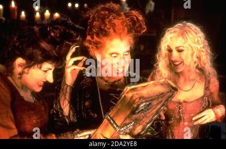 HOCUS POCUS 1993  Buena Vista Pictures film with from left: Kathy Najimy, Bette Midler, Sarah Jessica Parker Stock Photo