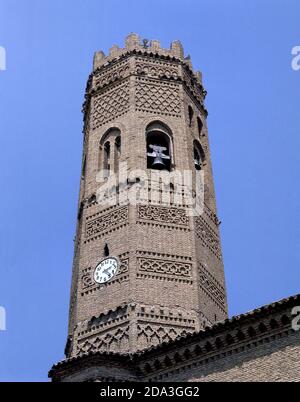 TORRE DE LA IGLESIA DE SANTA MARIA - SIGLO XIII - MUDEJAR ARAGONES. Location: MARIENKIRCHE. Tauste. Saragossa Zaragoza. SPAIN. Stock Photo