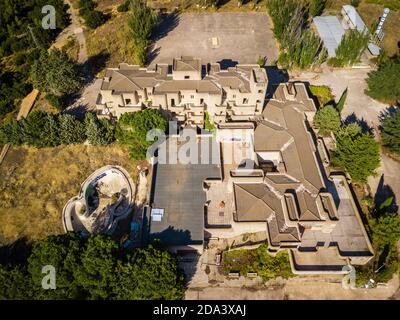 Aerial view of the ruins of a once-famous brutalist hotel close to Alarcon in Cuenca, Castilla-La Mancha. Stock Photo