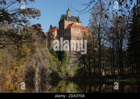 Kriebstein, Germany. 08th Nov, 2020. View of Kriebstein Castle, built in the 14th century from 1384 in the municipality of the same name in Kriebstein on the river Zschopau in Saxony. Credit: Peter Endig/dpa-Zentralbild/ZB/dpa/Alamy Live News Stock Photo