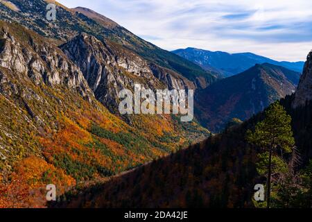 Autumn colours at Pedraforca, the forked mountain of Catalonia. At 2506m, it stands proud amonts the Catalan pre-Pyrenees, make for a dramatic sight. Stock Photo