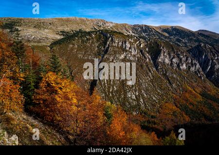 Autumn colours at Pedraforca, the forked mountain of Catalonia. At 2506m, it stands proud amonts the Catalan pre-Pyrenees, make for a dramatic sight. Stock Photo
