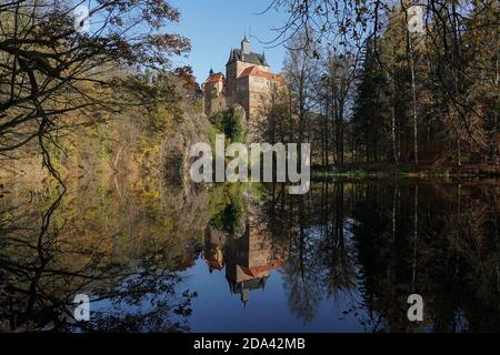 Kriebstein, Germany. 08th Nov, 2020. View of Kriebstein Castle, built in the 14th century from 1384 in the municipality of the same name in Kriebstein on the river Zschopau in Saxony. Credit: Peter Endig/dpa-Zentralbild/ZB/dpa/Alamy Live News Stock Photo