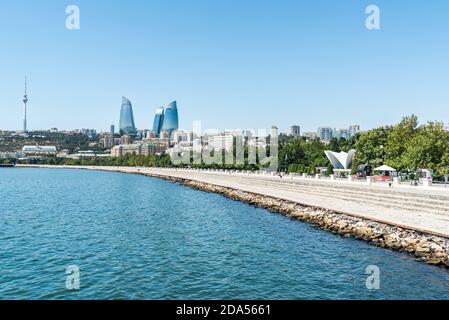 Baku, Azerbaijan – August 8, 2020. Baku seaside boulevard stretching along the Caspian Sea shore. View in summer. Stock Photo