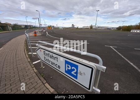 https://l450v.alamy.com/450v/2da5pc5/hahn-germany-02nd-nov-2020-the-parking-lots-at-the-airport-hahn-im-hunsrck-are-currently-deserted-from-january-to-september-the-former-american-military-airport-had-about-370000-passengers-69-percent-less-than-in-the-same-period-last-year-credit-thomas-freydpaalamy-live-news-2da5pc5.jpg