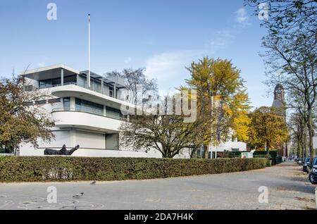 Rotterdam, The Netherlands, November 10, 2020: white modernist villas in Museumpark in autumn, with the Chabot museum in the foreground Stock Photo