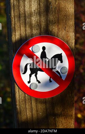 No horse riding sign on a public footpath in the Chilterns. Horse riding prohibited. Buckinghamshire, UK Stock Photo