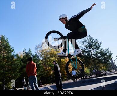 Berlin, Germany. 07th Nov, 2020. A young man jumps into the air with his bike. On the skate facility in the park in the Gleisdreieck some recreational athletes practice. Credit: Annette Riedl/dpa-Zentralbild/ZB/dpa/Alamy Live News Stock Photo