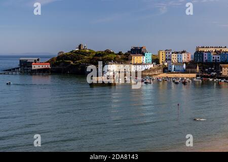 Colourful buildings and boats in the harbor of the Welsh seaside town of Tenby in Pembrokeshire Stock Photo