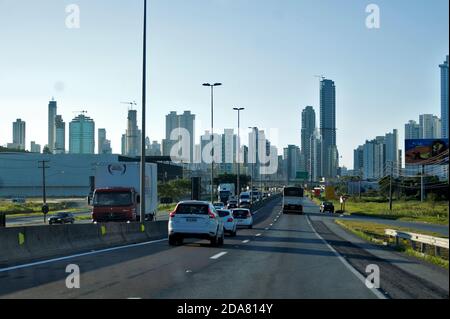 April 22, 2020. Balneario de Camboriu, Santa Catarina, Brazil. Intense movement of automobiles on the Regis Bittencourt highway towards the state of P Stock Photo