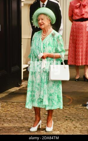 Queen Elizabeth The Queen Mother. 93rd Birthday Celebrations, Clarence House, London. UK 1993 Stock Photo
