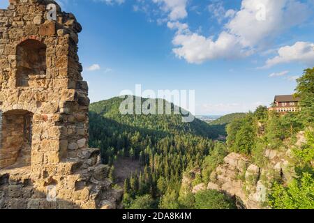 Oybin: hill Oybin, castle ruins, restaurant Berggasthof, Zittauer Gebirge, Zittau Mountains, Sachsen, Saxony, Germany Stock Photo