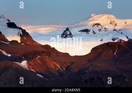 Hvannadalshnukur Peak (2110m), highest mountain in Iceland, Europe Stock Photo