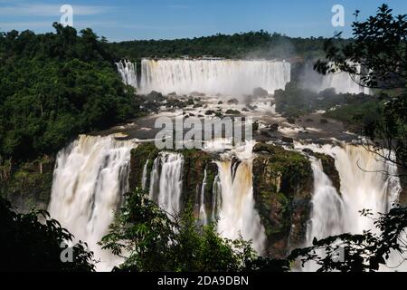 Foz do Iguaçu, Brazil. 16th February, 2017. View of 'Salto Rivadavia' (top), 'Salto Tres Mosqueteros' (bottom) and 'Salto Dos Mosqueteros' waterfalls at Iguazu National Park in Argentina, viewed from the Brazilian side, Iguaçu National Park, Parana State, Brazil.