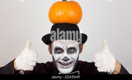 A Clown With It's Thumb Up Stock Photo - Alamy