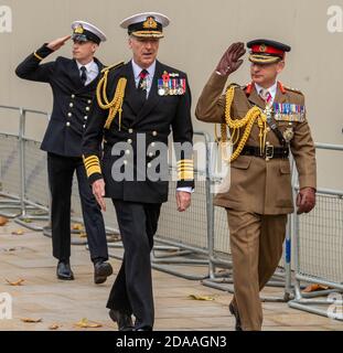 London, UK. 11th Nov, 2020. Two minute silence at the Cenotaph Whitehall London in an event organsied by the Western Front Association amid heavy security. Credit: Ian Davidson/Alamy Live News Stock Photo