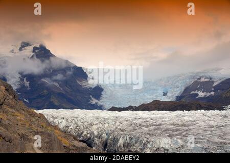 Hvannadalshnukur Peak (2110m), highest mountain in Iceland, Europe Stock Photo