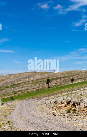 The Maragua syncline in the agricultural landscape in the Maragua region, Departemento Sucre, Cordillera Central, Andes, Bolivia, Latin America Stock Photo