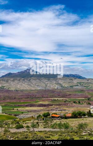 The Maragua syncline in the agricultural landscape in the Maragua region, Departemento Sucre, Cordillera Central, Andes, Bolivia, Latin America Stock Photo