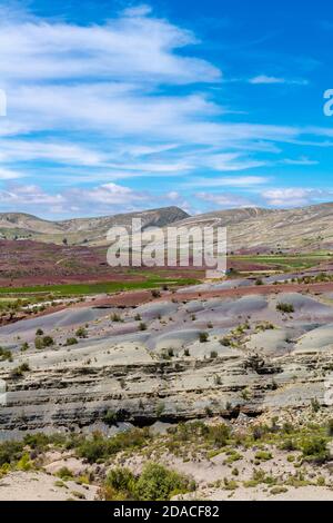 The Maragua syncline in the agricultural landscape in the Maragua region, Departemento Sucre, Cordillera Central, Andes, Bolivia, Latin America Stock Photo