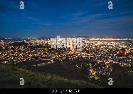 Panoramic view of the city lights of San Francisco seen from Twin Peaks hill, California, USA Stock Photo