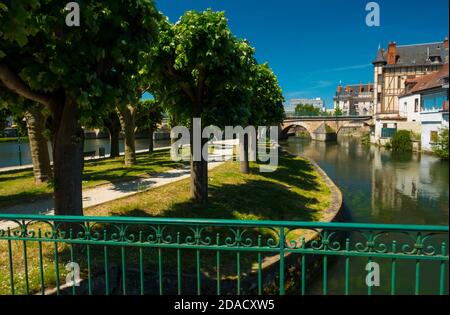 France, Cher (18), Vierzon, Voltaire bridge,the Yèvre river and the Berry canal Stock Photo