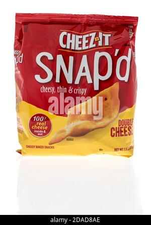 Winneconne, WI - 22 October 2020:  A package of Cheez it sanpd cheesy thin crispy baked snacks on an isolated background. Stock Photo
