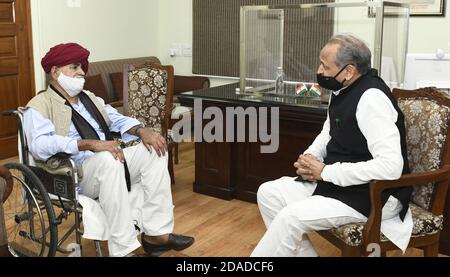 Jaipur, Rajasthan, India, Nov. 11, 2020: Gurjar community leader Colonel Kirori Singh Bainsla (L) meets Chief Minister Ashok Gehlot (R) at CM residence in Jaipur. Gurjar agitation, which led to disruption of train services and road blockades in Rajasthan, has been called off. Gurjars have been agitating over their demands from November 1, 2020. Community has been demanding that Gehlot government included Gurjar reservation in Ninth Schedule of Constitution. Credit: Sumit Saraswat/Alamy Live News Stock Photo