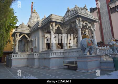 Full view of Manmohan Parshwanath Jain Swetambar Mandir,  one of the top Jain Temples in Bhawani Peth, Pune, Maharashtra Stock Photo