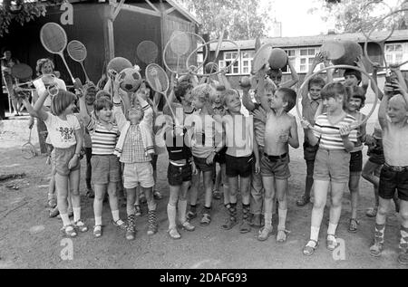 30 August 1983, Saxony, Eilenburg: In the summer of 1983 children show their play equipment at the children's holiday camp. Exact date of recording not known. Photo: Volkmar Heinz/dpa-Zentralbild/ZB Stock Photo