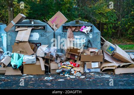 Overfilled waste paper containers, despite overcrowding, people put their waste paper next to them, Essen, NRW, Germany Stock Photo