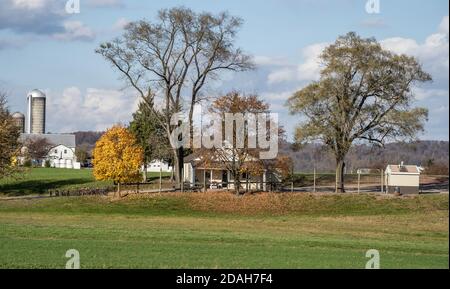 Lancaster, Pennsylvania- November 10, 2020: A small one-room schoolhouse used by the Amish community to educate their children in rural Lancaster Coun Stock Photo