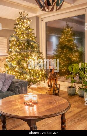 Livingroom with chrismas decoration Stock Photo - Alamy